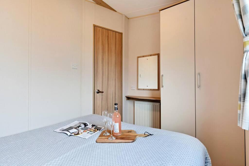 Tattershall Lakes: Sally'S Superior Stay Dış mekan fotoğraf